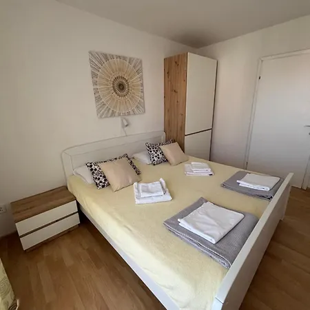 Apartment Ira